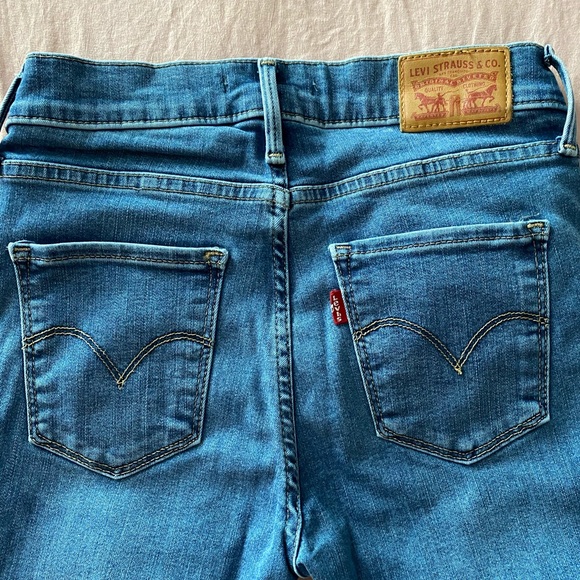Levi’s - Picture 3 of 3